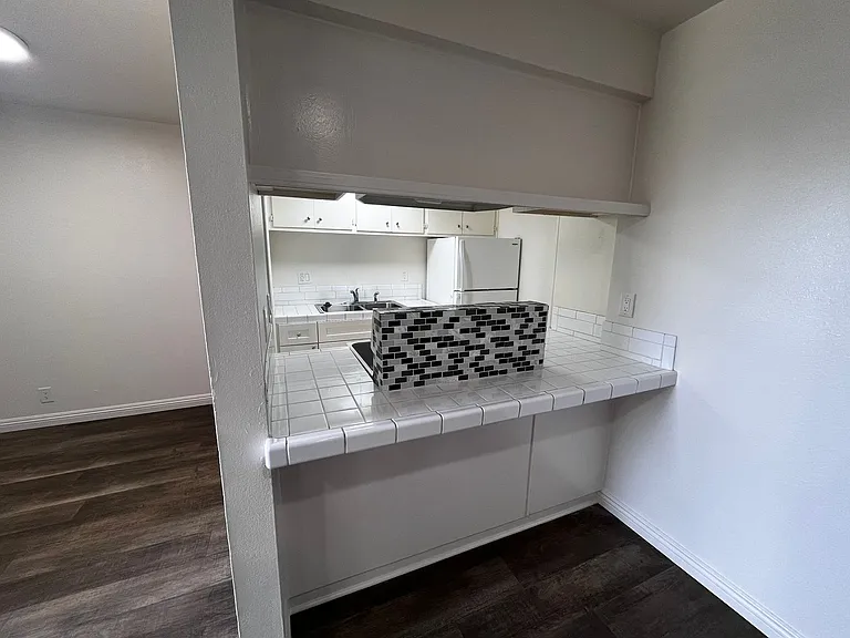 1300 Edgewood Way — Photo 5