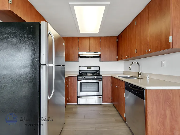740 W 24th St. — Photo 73