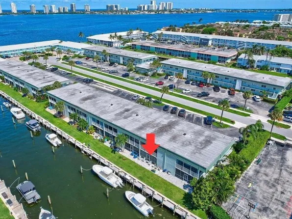 121 Wettaw Ln APT 116, North Palm Beach, FL 33408