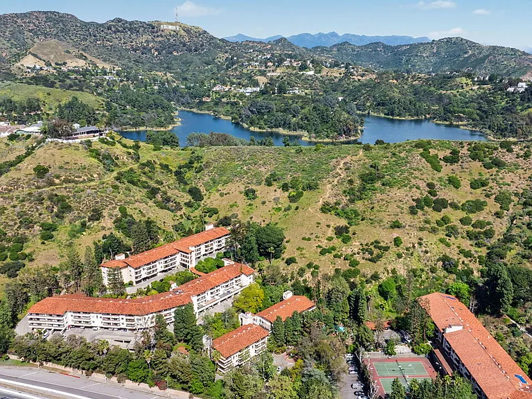 2700 Cahuenga Blvd #1203 — Photo 46