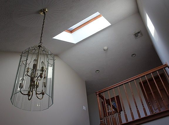 Foyer with skylight 