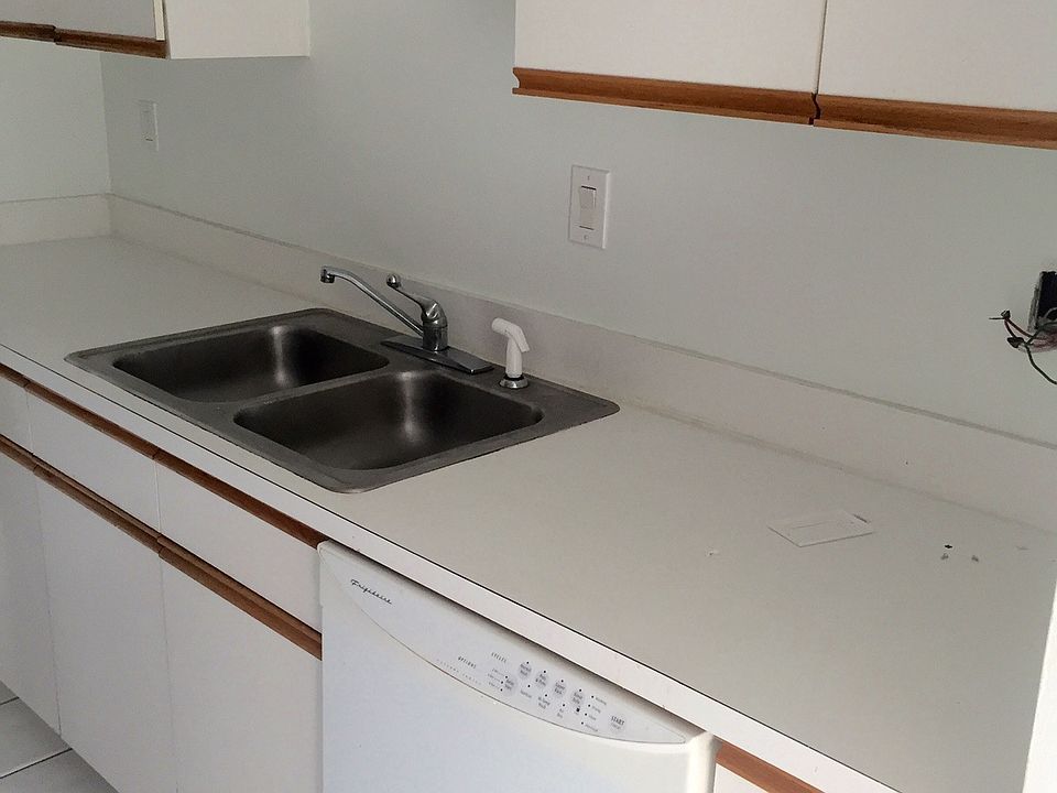 1st image of 2560 Tigertail Ave APT 9