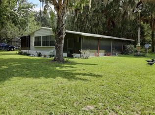 100 Robert Ave, Interlachen, FL 32148