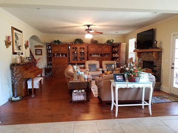 3rd image of 1028 Spotswood Cir