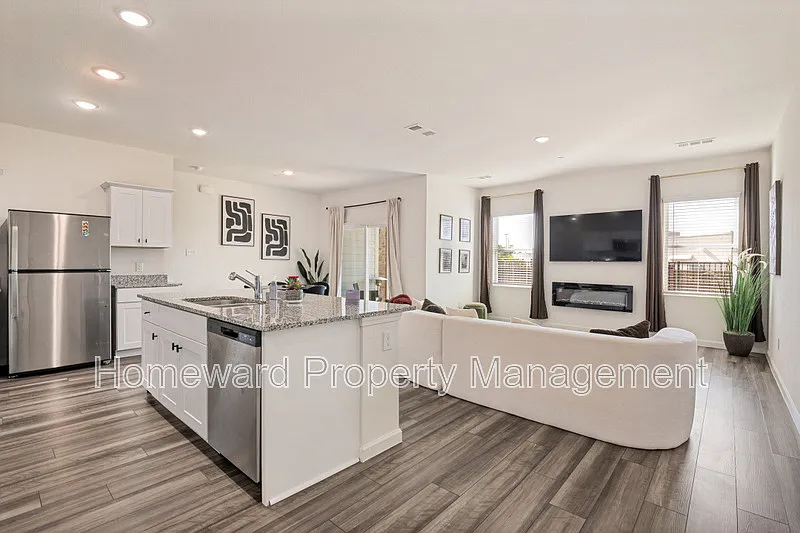3 bed, 2.5 bath, 1793 sqft, $2,400 — Photo 4