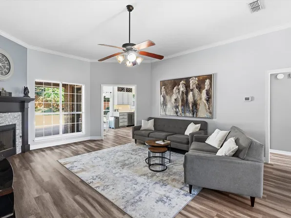 202 Linda St, Aubrey, TX 76227