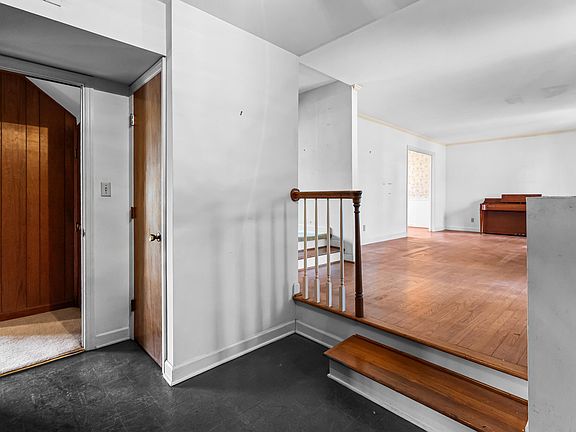 5th image of 4208 Redington Dr