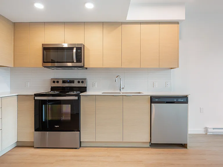 3655 Victoria Dr — Photo 13