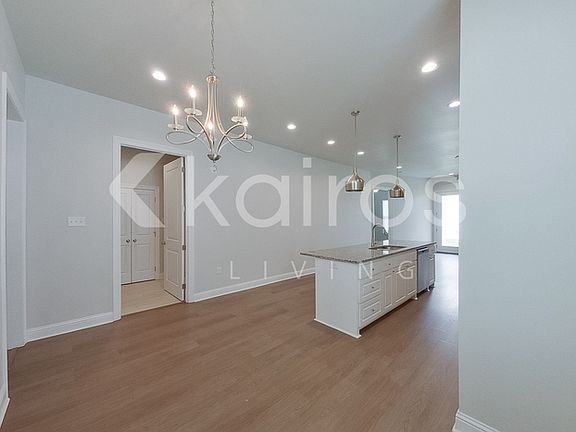 3rd image of 4816 W Dacha Ln