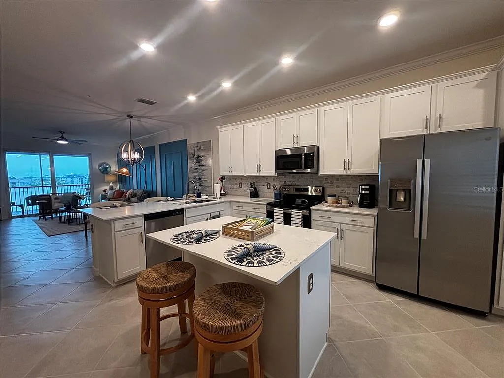 2 bed, 2.0 bath, 1120 sqft, $6,000 — Photo 4