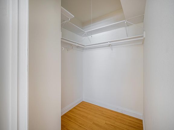 5th image of 2243 N Catalina St #A