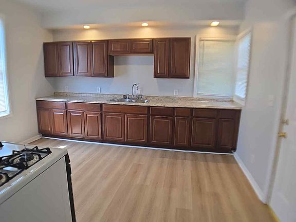 2nd image of 1006-1006A W North Ave #1