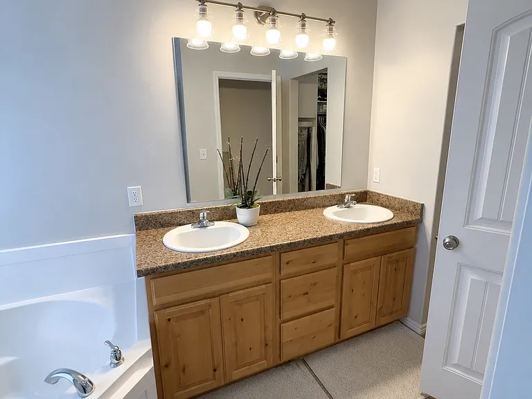98 N 1650 E — Photo 17