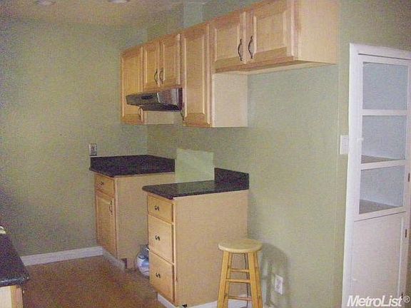 3rd image of 7548 Prince St