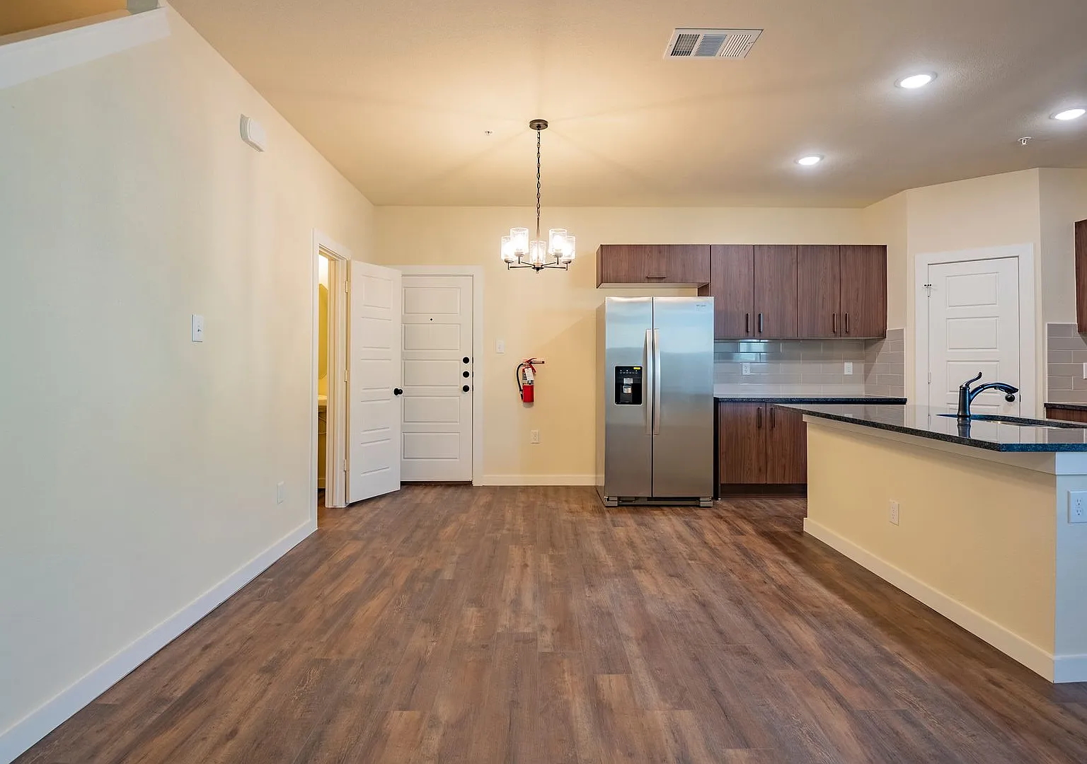 Available Now! Gorgeous 2 Bedroom Four Plex Located In Midlothian Isd! — Photo 3
