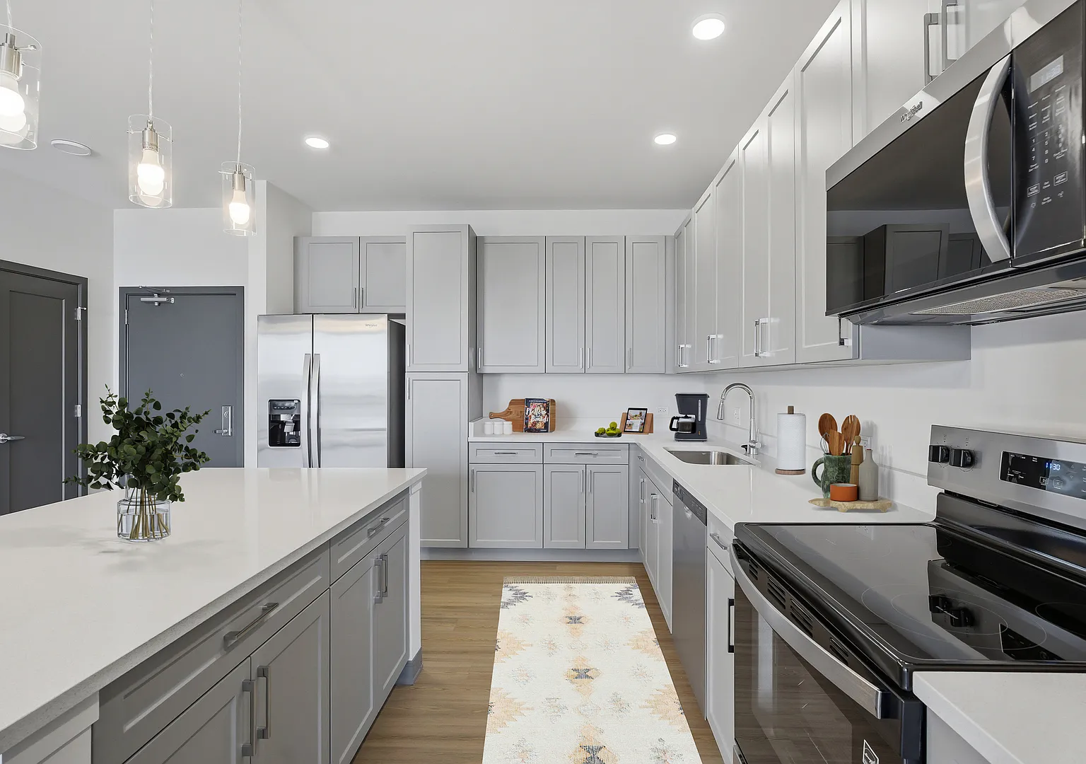 2 bed, 1193 sqft, $2,358 — Photo 3
