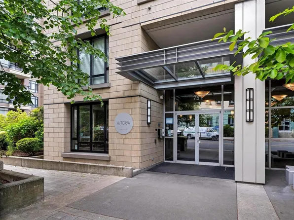 751 Fairfield Rd #1502, Victoria, BC V8W 4A4