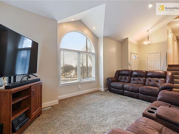 4th image of 5215 Douglas Ave