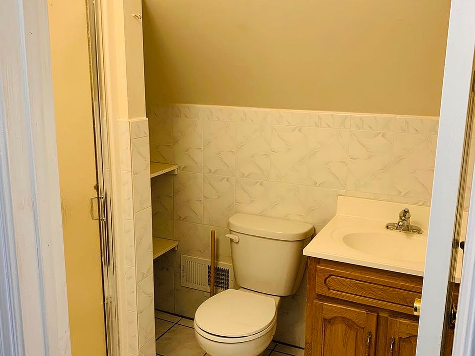 2nd image of 587 34th Ave #1A
