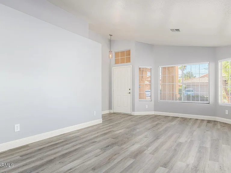 109 W Helena Dr — Photo 6