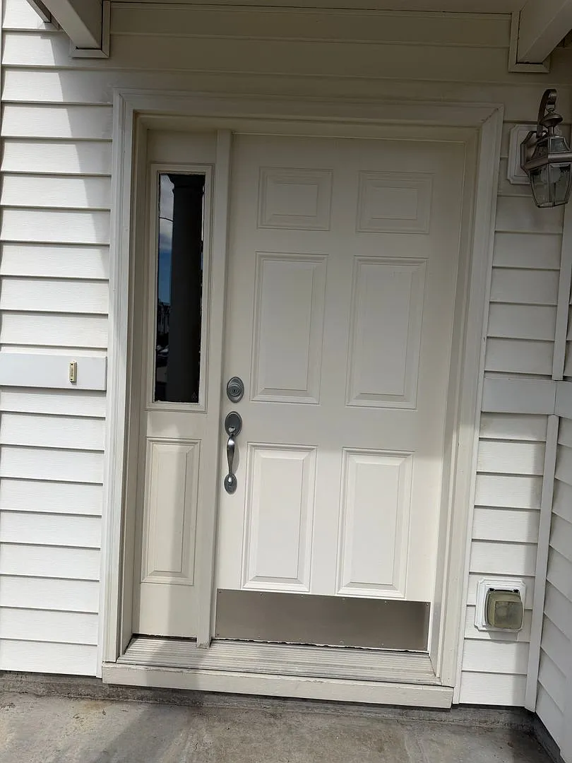 3 bed 3.5 bath townhome in central rd 68 location — Photo 2