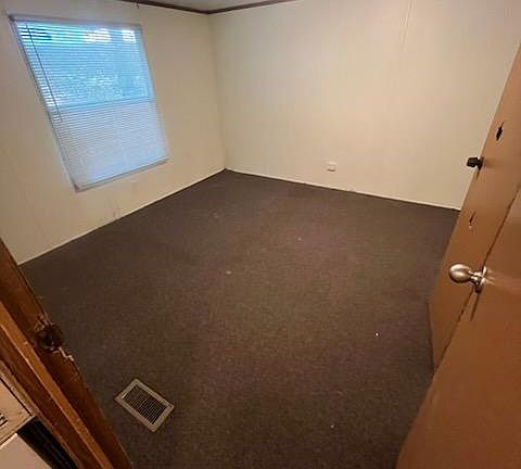 5th image of 119 Alexander Ln