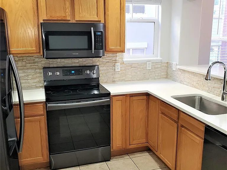 1747 N Pearl St #201 — Photo 6