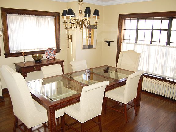 2nd image of 2364 Meadowwood Dr