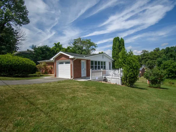 6623 Rose Ln, Radford, VA 24141