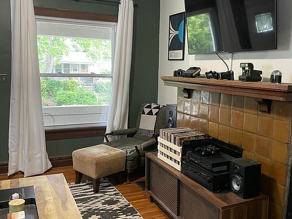 3rd image of 2448 Glenmawr Ave