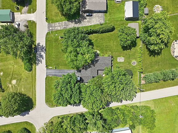 4th image of 28 S Cherry Dr