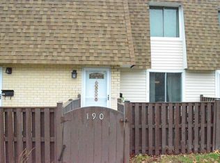 190 Cambridge Dr, Port Jefferson Station, NY 11776