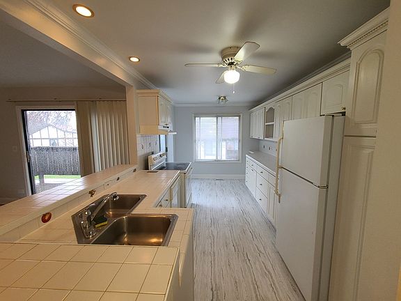 3rd image of 1009 E Kevin Ct APT 2
