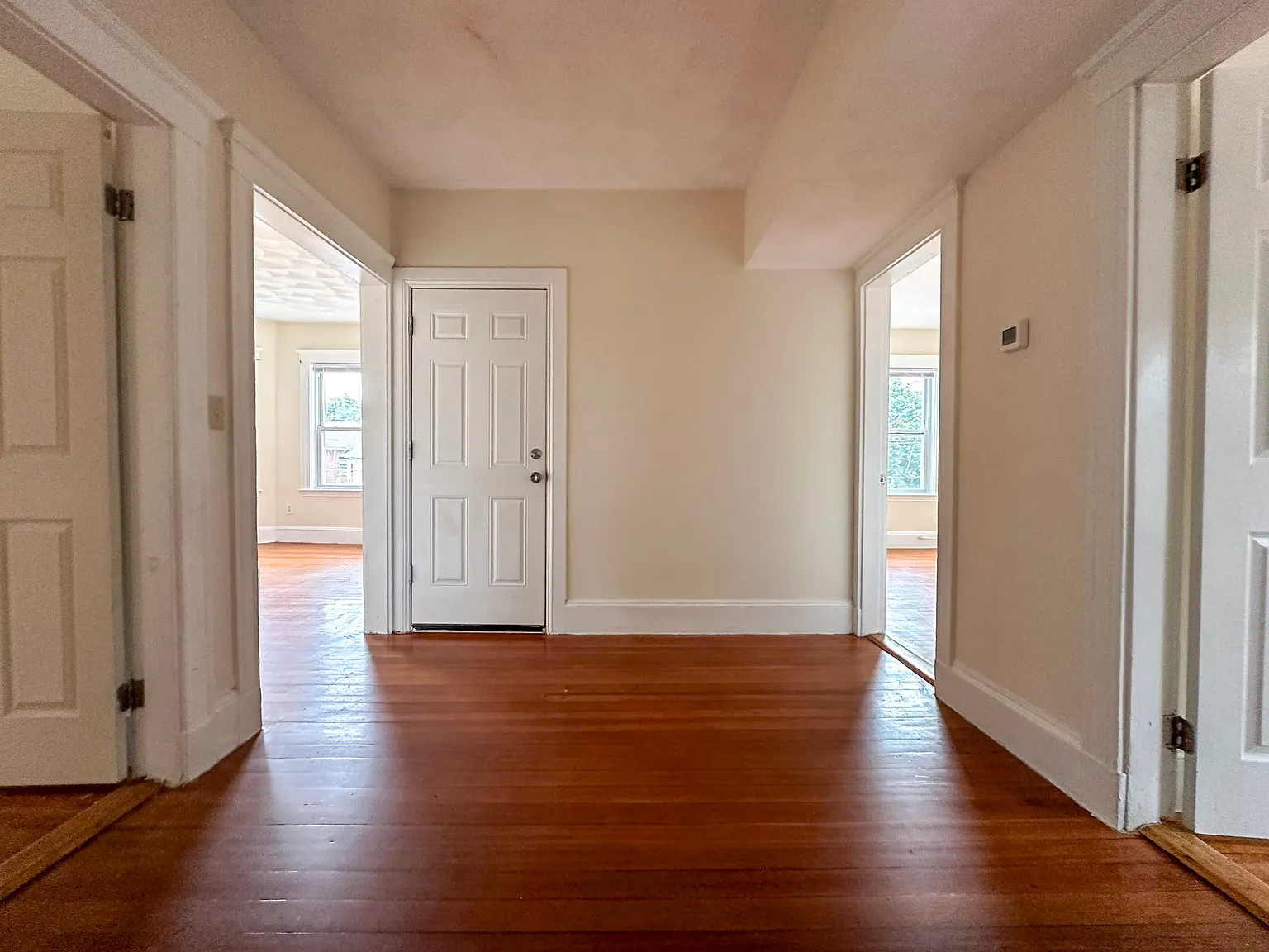 3 bed, 1220 sqft, $3,100 — Photo 4
