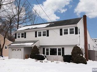 86 White Beeches Dr, Dumont, NJ 07628