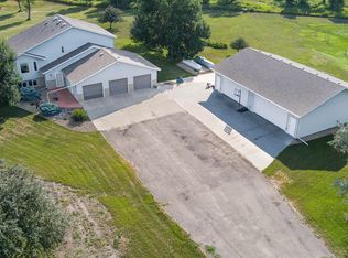 6940 Horseshoe Bnd, Bismarck, ND 58503