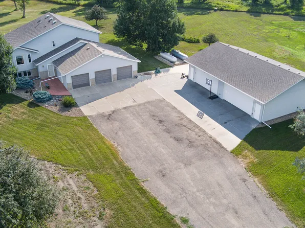 6940 Horseshoe Bnd, Bismarck, ND 58503