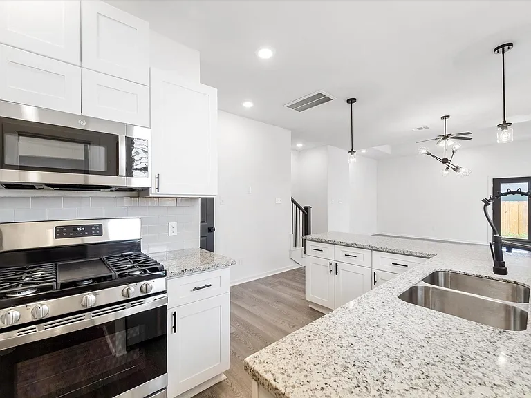 4309 Larkspur St — Photo 1