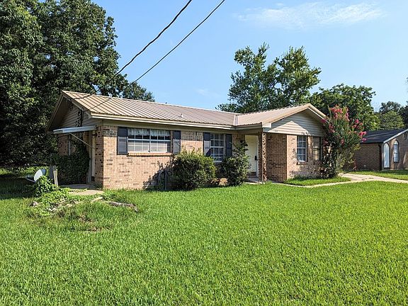 2nd image of 2014 Woodbury Dr