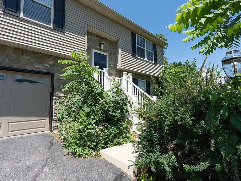 2072 Sheaffer Rd — Photo 68