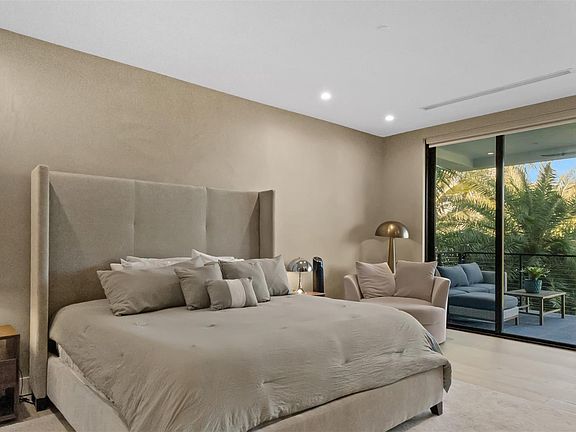 5th image of 823 Ponce De Leon Drive