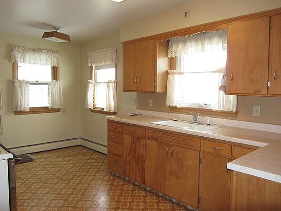 5th image of 1109 N Washington Ave