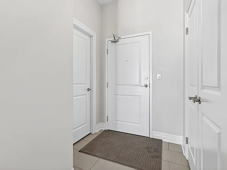 260 Villagewalk Blvd — Photo 5
