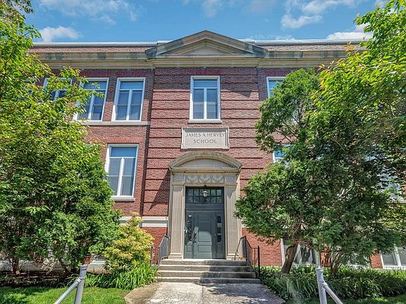 4th image of 122 Sharon St Unit 203
