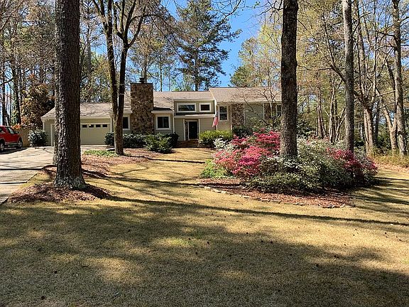 2nd image of 320 Longmoor Way