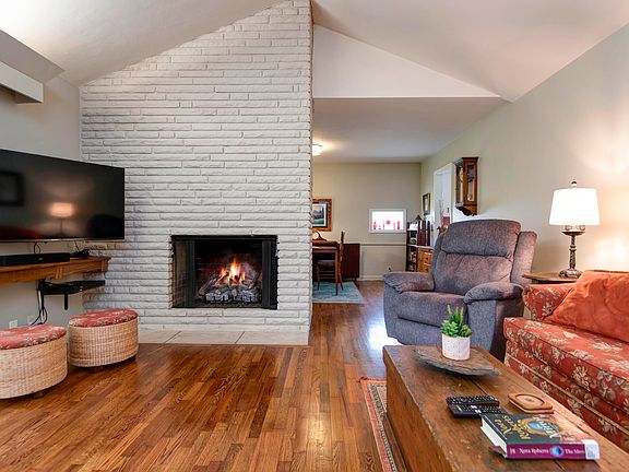 2nd image of 1842 E Sunset Drive