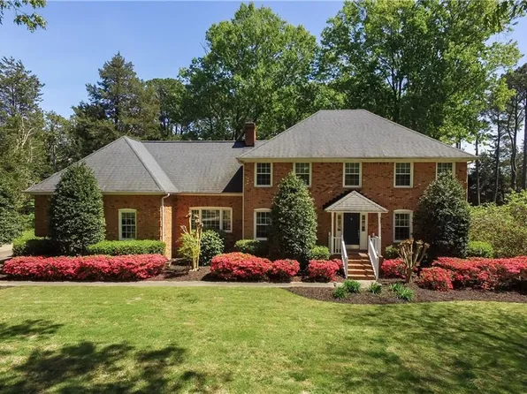 1344 Harris Rd, Virginia Beach, VA 23452