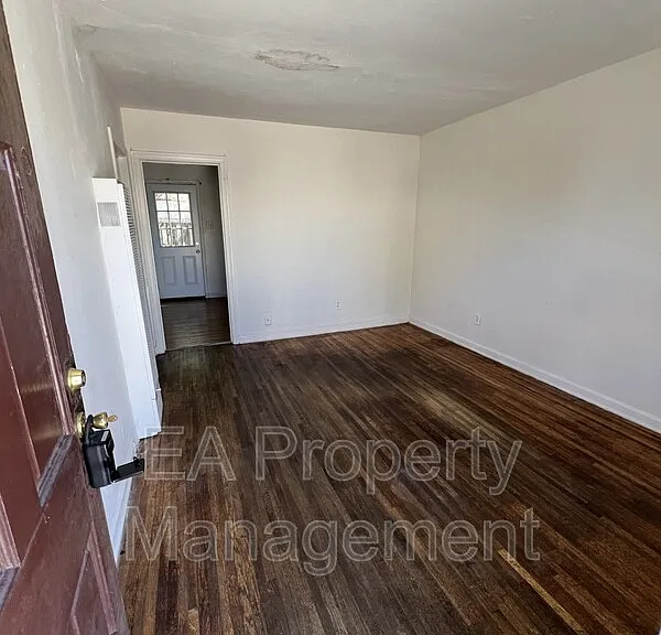 525 Cedar St SE #B — Photo 3