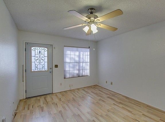 2nd image of 901 E Lodge Dr