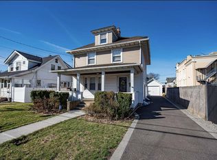 10 Sterling Pl, Hicksville, NY 11801